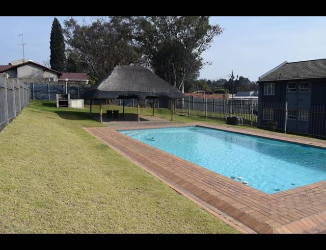 2 BEDROOM TOWNHOUSE FOR SALE IN KEW